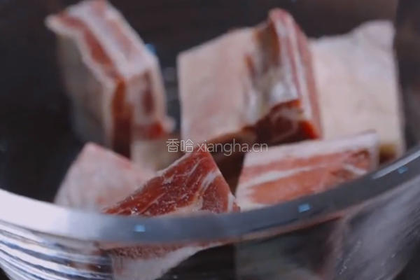 圣女果桂花酱牛排骨的做法图解1