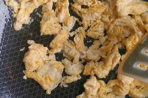 火腿虾仁蛋炒饭的做法图解3