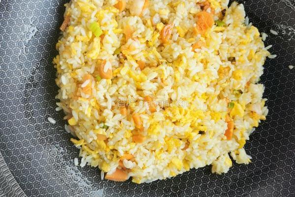 火腿虾仁蛋炒饭的做法图解8