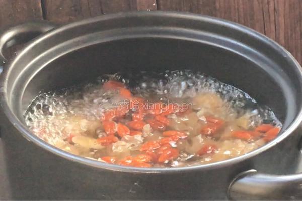 枸杞冰糖银耳汤的做法图解9