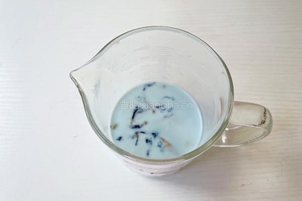 瓦尔登蓝椰拿铁的做法图解2