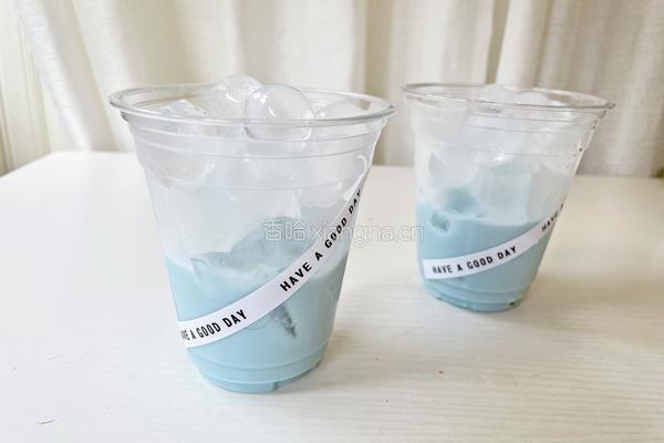 瓦尔登蓝椰拿铁的做法图解5