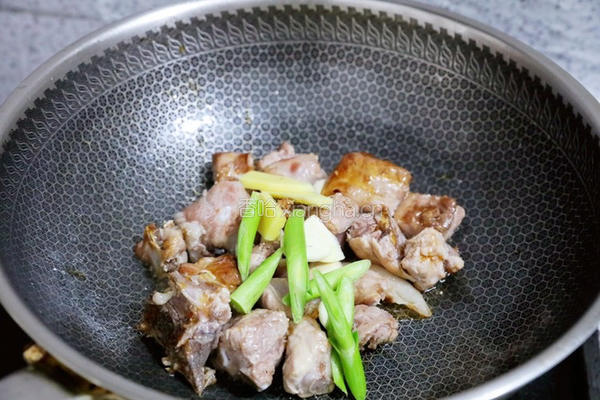 红烧土豆排骨的做法图解9