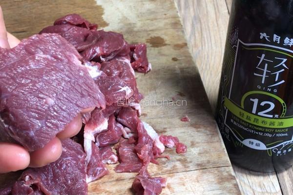 西芹炒牛肉的做法图解1