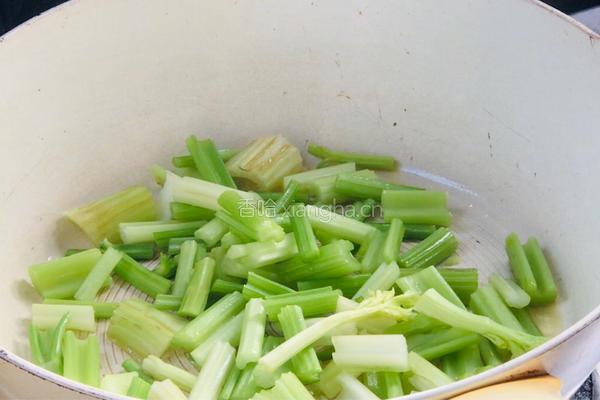 芹菜炒鸡蛋的做法图解8
