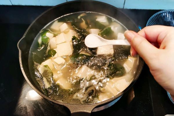 裙带菜蛤蜊豆腐汤的做法图解7