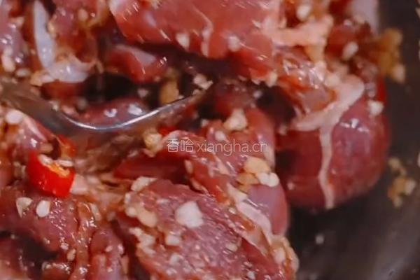 家庭版红薯粉蒸牛肉的做法图解2