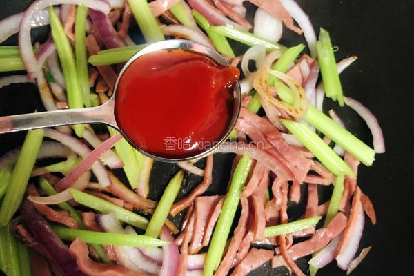中西合璧低脂低卡｜5分钟酸甜咸香炒意粉 深夜食堂风的做法图解3