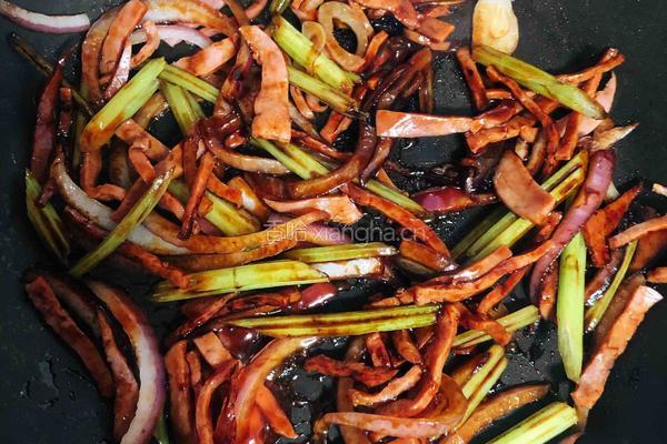 中西合璧低脂低卡｜5分钟酸甜咸香炒意粉 深夜食堂风的做法图解6