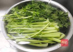胡萝卜芹菜猪肉馅的做法图解1