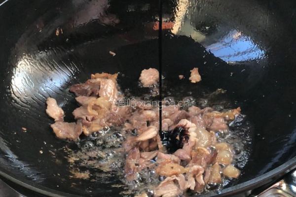 香菇冬笋肉片煲的做法图解9