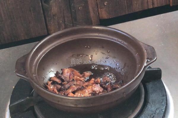 香菇冬笋肉片煲的做法图解10