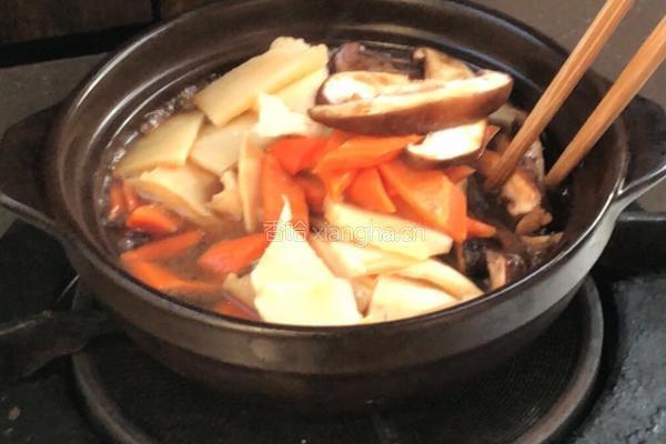 香菇冬笋肉片煲的做法图解12