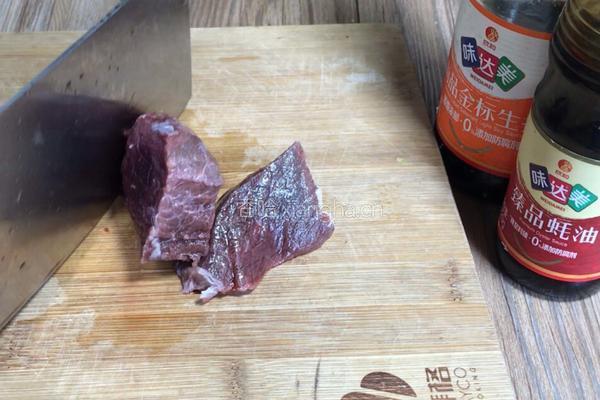 酸辣椒木耳炒牛肉的做法图解2