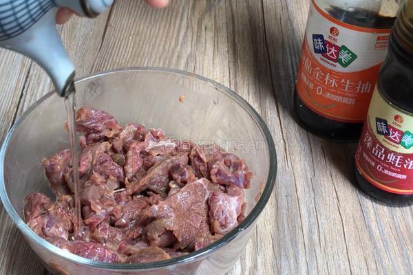 酸辣椒木耳炒牛肉的做法图解6