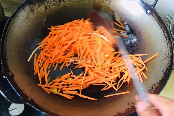 胡萝卜丝炒豆干的做法图解4