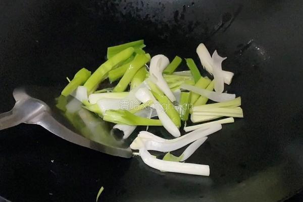 肉片炒花菜的做法图解2