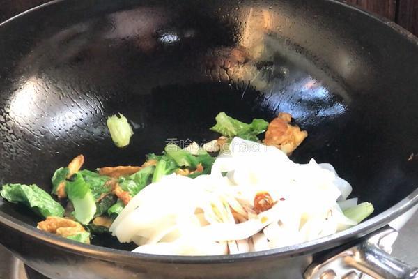 青菜鸡蛋炒河粉的做法图解9
