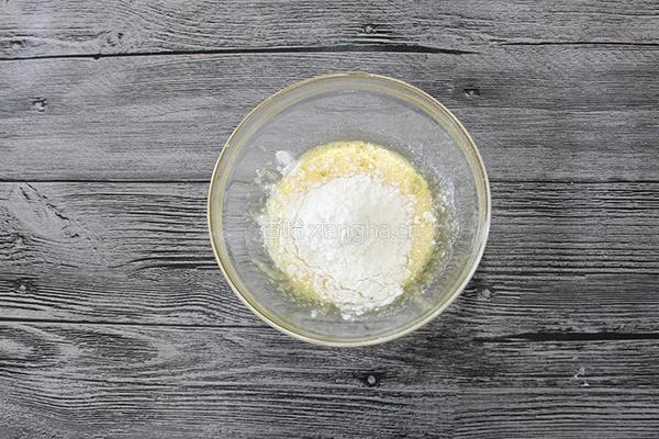 轻盈奶味香浓 卡仕达面包的做法图解1
