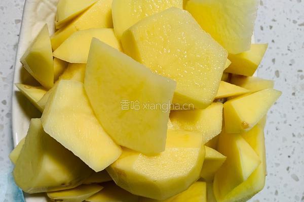 土豆豆角炖猪肉块的做法图解4