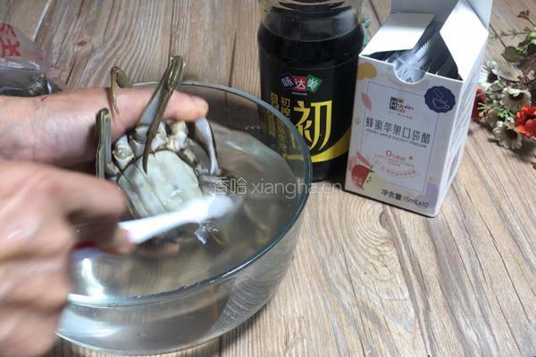 水煮螃蟹的做法图解2
