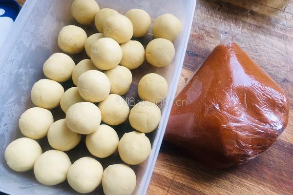 广式绿豆沙月饼的做法图解3