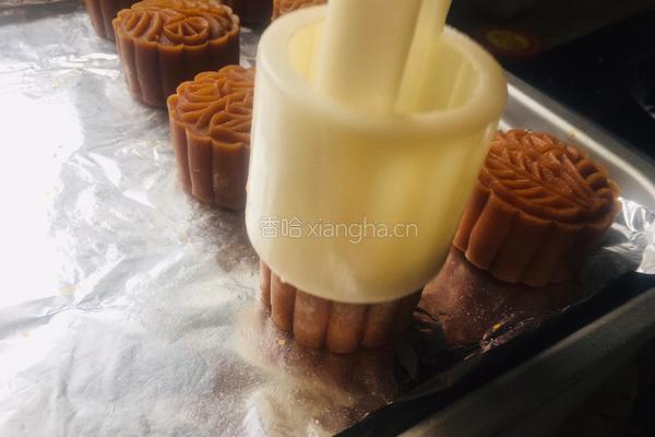 广式绿豆沙月饼的做法图解6