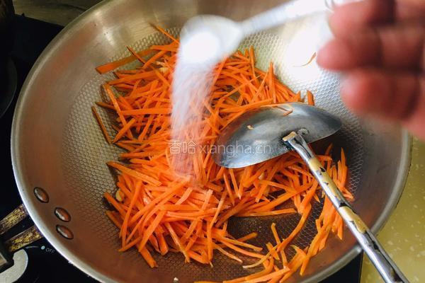 胡萝卜丝炒豆腐皮的做法图解5