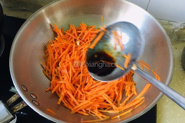 胡萝卜丝炒豆腐皮的做法图解6