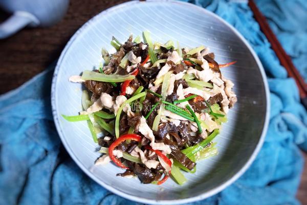 芹菜木耳炒肉丝的做法图解16