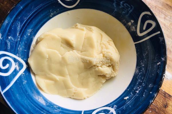 蜂蜜黑豆沙月饼的做法图解3