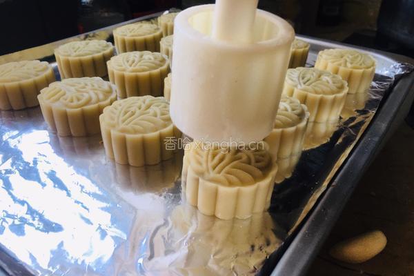 蜂蜜黑豆沙月饼的做法图解8