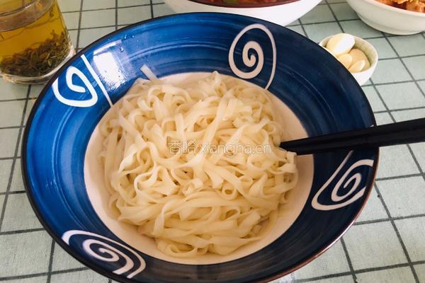 鸡肉香菇土豆丁拌面的做法图解12