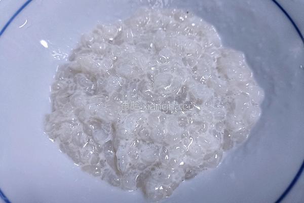 虾仁炒蹄筋的做法图解1