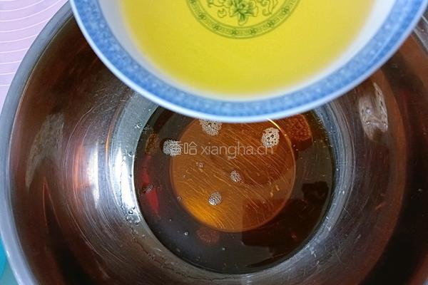 蛋黄豆沙月饼的做法图解3