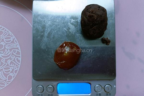 蛋黄豆沙月饼的做法图解7