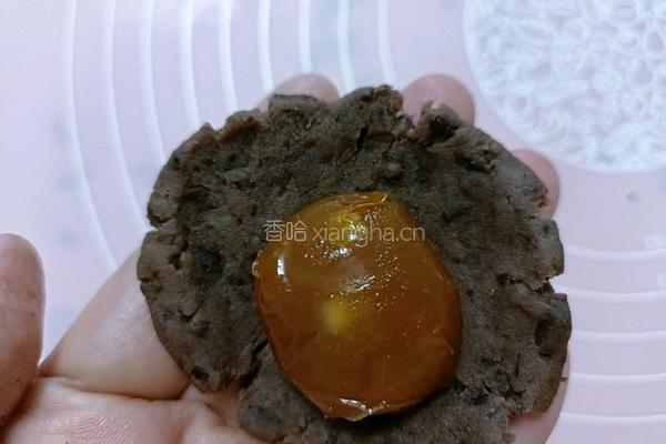 蛋黄豆沙月饼的做法图解8