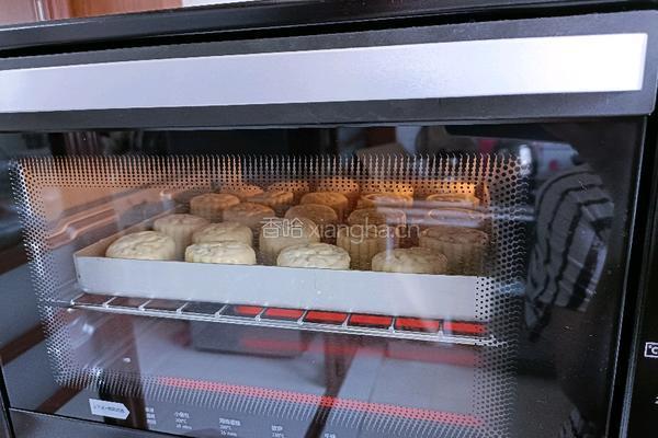蛋黄豆沙月饼的做法图解17