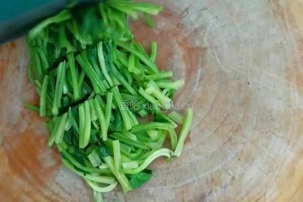 菠菜炒鸡蛋的做法图解2