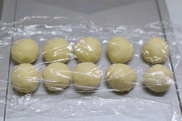 身形迷你的软式抹茶夹馅法国面包的做法图解2