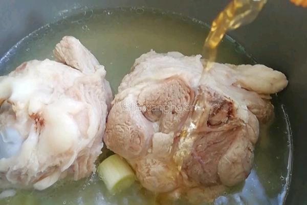 冬瓜薏米大骨汤的做法图解4
