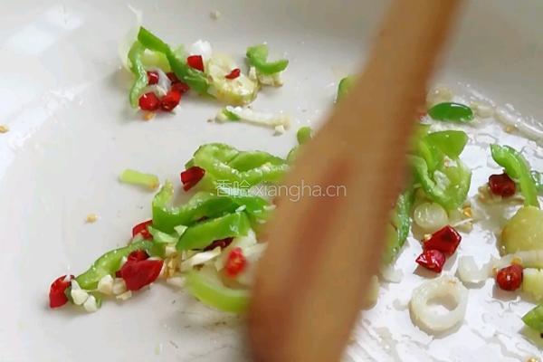 爆炒鱿鱼脖的做法图解5