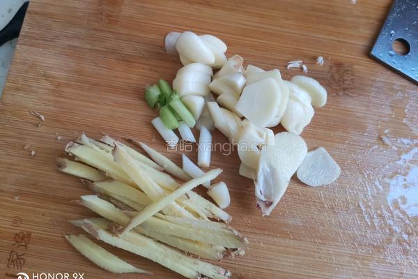 番茄菌菇炖猪肉的做法图解6