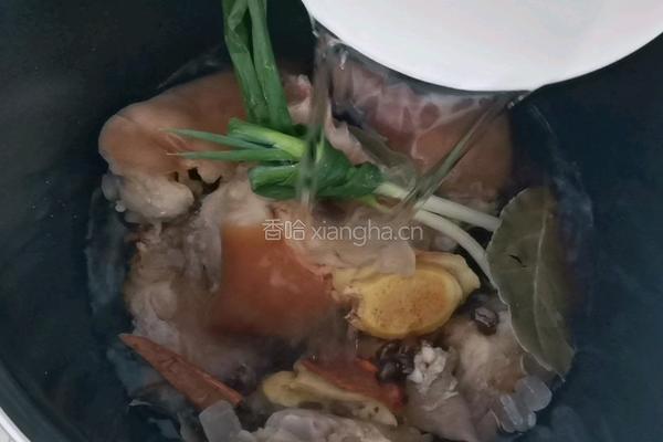 酱香烤猪蹄的做法图解6
