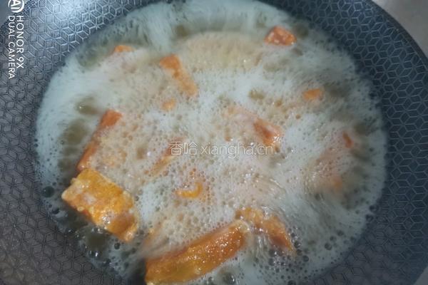 椰香拔丝南瓜的做法图解4