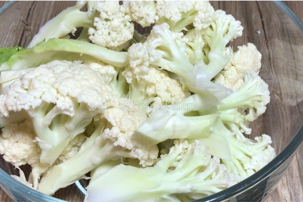 青椒炒花菜的做法图解1
