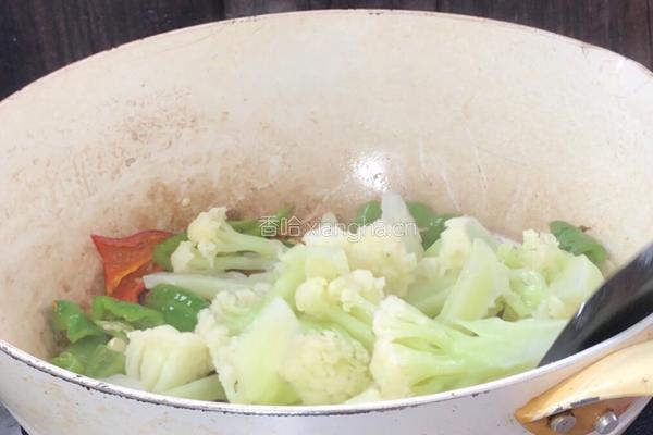 青椒炒花菜的做法图解8