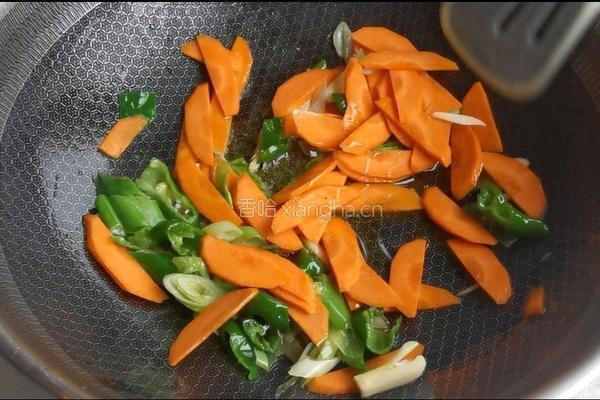 胡萝卜白菜粉条的做法图解4