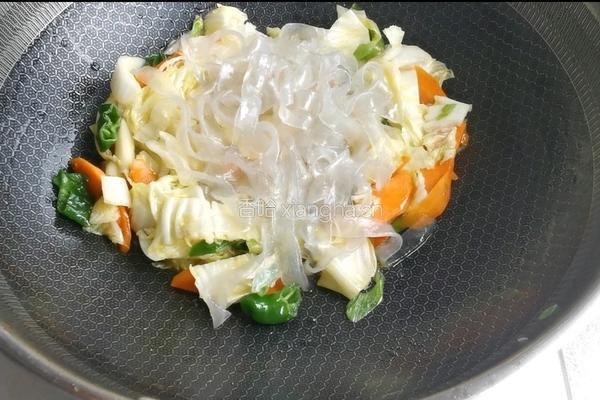 胡萝卜白菜粉条的做法图解6