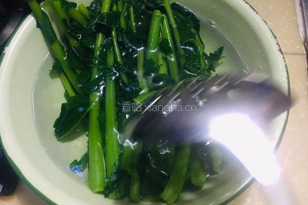 清炒萝卜缨的做法图解3